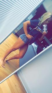Amanda Saccomanno feet photo thumbnail