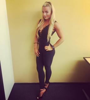 Amanda Saccomanno feet photo thumbnail