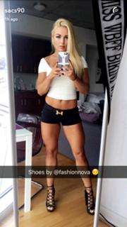 Amanda Saccomanno feet photo thumbnail