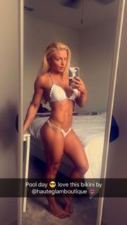 Amanda Saccomanno feet photo thumbnail