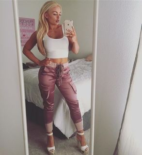 Amanda Saccomanno feet photo thumbnail