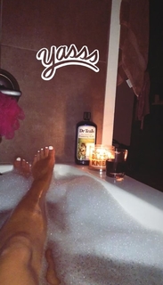 Amanda Saccomanno feet photo thumbnail