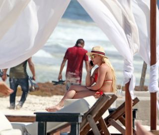 Amanda Saccomanno feet photo thumbnail