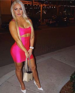 Amanda Saccomanno feet photo thumbnail