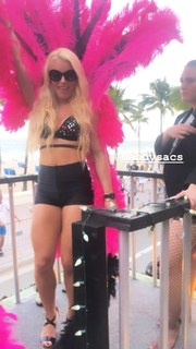 Amanda Saccomanno feet photo thumbnail