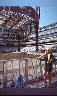 Amanda Saccomanno feet photo thumbnail