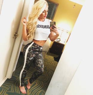 Amanda Saccomanno feet photo thumbnail