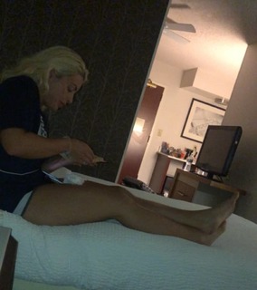 Amanda Saccomanno feet photo thumbnail