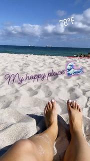 Amanda Saccomanno feet photo thumbnail