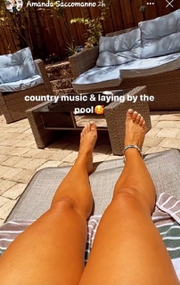 Amanda Saccomanno feet photo thumbnail