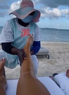 Amanda Saccomanno feet photo thumbnail