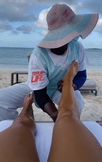 Amanda Saccomanno feet photo thumbnail