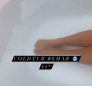 Amanda Saccomanno feet photo thumbnail