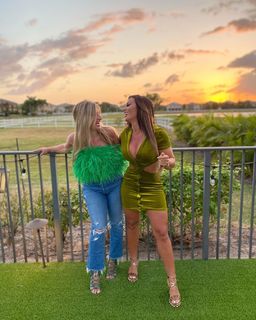 Amanda Saccomanno feet photo thumbnail