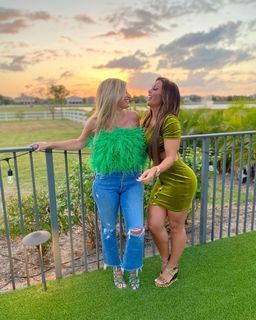 Amanda Saccomanno feet photo thumbnail