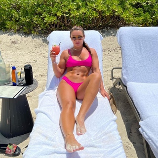 Amanda Saccomanno feet photo thumbnail