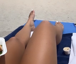 Amanda Saccomanno feet photo thumbnail