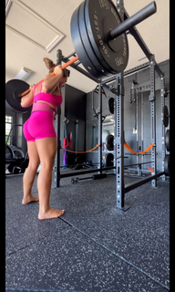 Amanda Saccomanno feet photo thumbnail