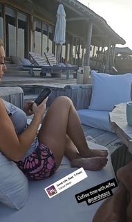 Amanda Saccomanno feet photo thumbnail