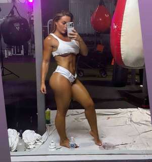 Amanda Saccomanno feet photo thumbnail