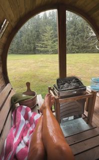 Amanda Saccomanno feet photo thumbnail