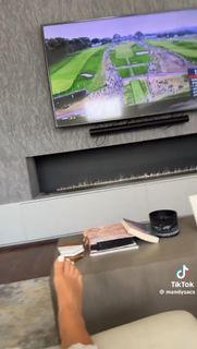 Amanda Saccomanno feet photo thumbnail