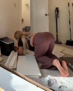 Amanda Saccomanno feet photo thumbnail