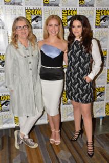 Amanda Schull feet photo thumbnail