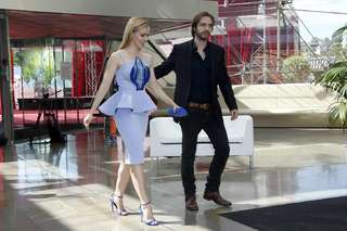 Amanda Schull feet photo thumbnail