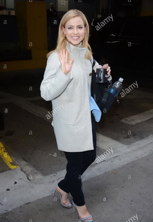Amanda Schull feet photo thumbnail