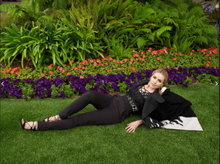 Amanda Schull feet photo thumbnail