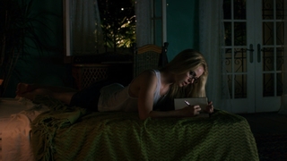 Amanda Schull feet photo thumbnail
