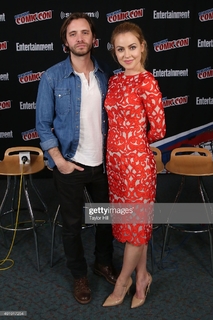 Amanda Schull feet photo thumbnail