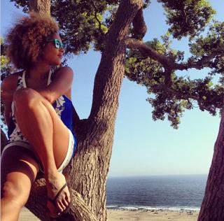 Amanda Seales feet photo thumbnail