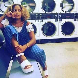 Amanda Seales feet photo thumbnail