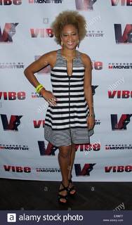 Amanda Seales feet photo thumbnail