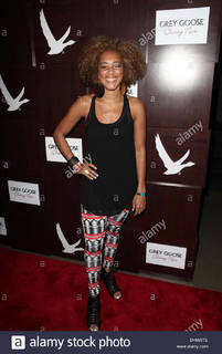 Amanda Seales feet photo thumbnail