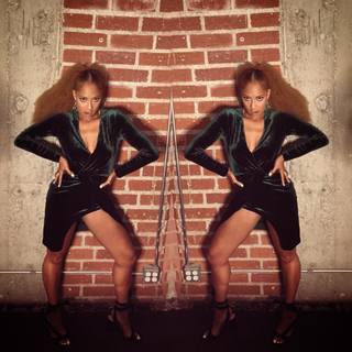 Amanda Seales feet photo thumbnail