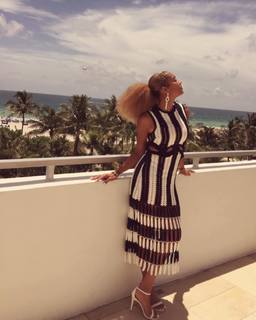 Amanda Seales feet photo thumbnail