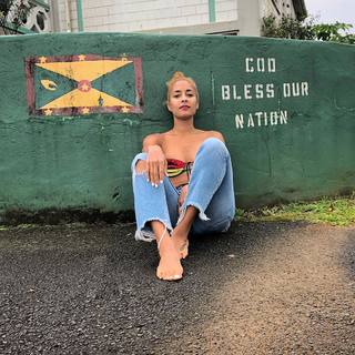 Amanda Seales feet photo thumbnail