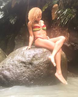 Amanda Seales feet photo thumbnail