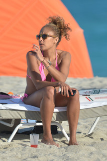 Amanda Seales feet photo thumbnail