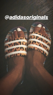 Amanda Seales feet photo thumbnail
