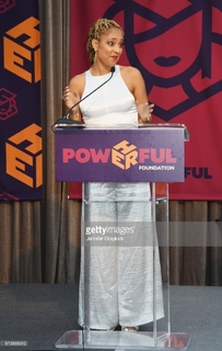 Amanda Seales feet photo thumbnail