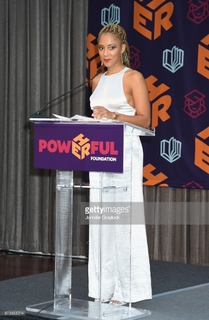 Amanda Seales feet photo thumbnail