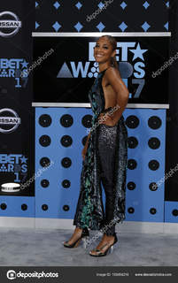 Amanda Seales feet photo thumbnail
