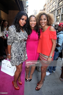 Amanda Seales feet photo thumbnail