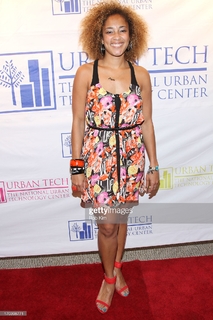 Amanda Seales feet photo thumbnail