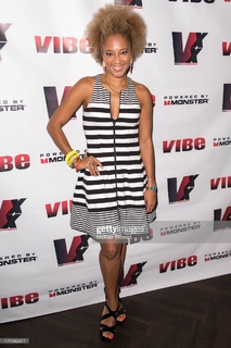 Amanda Seales feet photo thumbnail
