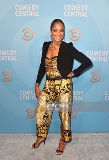 Amanda Seales feet photo thumbnail
